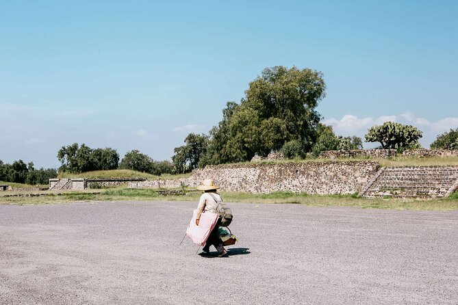 3X1 Teotihuacan, Basilica of Guadalupe, Tlatelolco and Tequila Tour - Guide Style: Why Names Matter