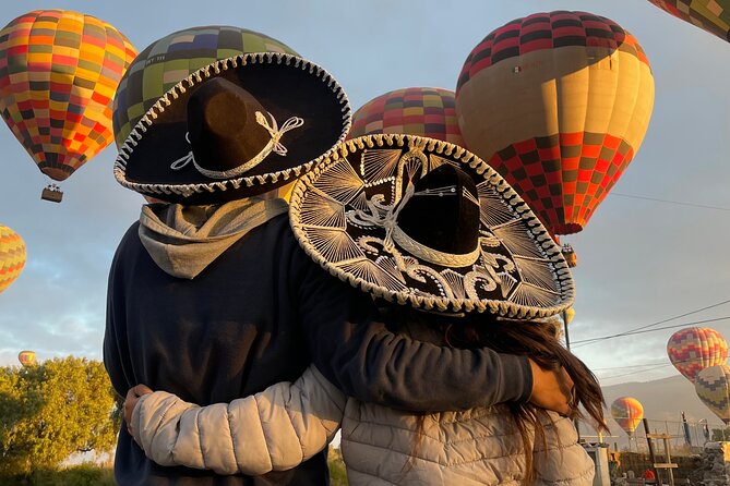 Balloon Flight and Teotihuacan Tour w/Breakfast from Mexico City - Coatlan Experiencias: obsidian and textile-color craft stop