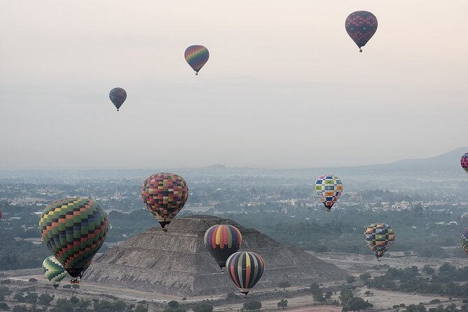 Balloon flight + Transportation + Breakfast in Cave or buffet + Pyramids - Breakfast in La Cueva Teotihuacán: food in a real cave