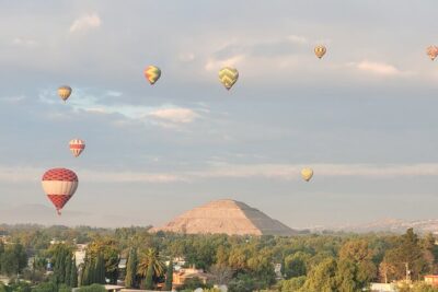 Balloon flight + Transportation + Breakfast in Cave or buffet + Pyramids - Transportation and getting there without stress