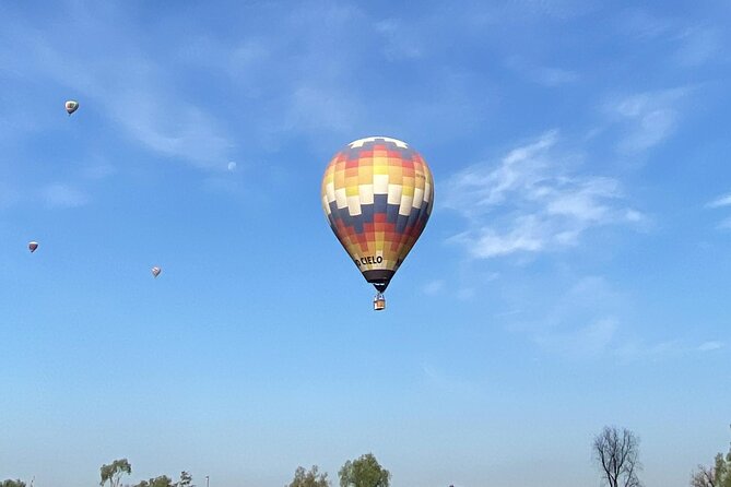 Balloon flight + Transportation + Breakfast in Cave or buffet + Pyramids - Zona Arqueologica de Teotihuacan: your one-hour pyramid walk