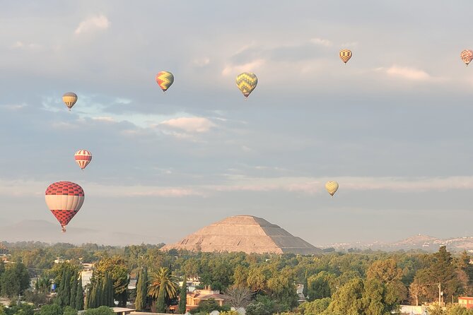 Balloon flight + Transportation + Breakfast in Cave or buffet + Pyramids - Transportation and getting there without stress