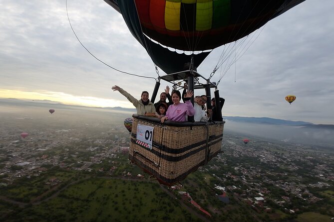 Balloon flight with breakfast in Cave and Pyramids tour from CDMX - 4:30am Pickup and the Cold Start to the Teotihuacán Balloon Port