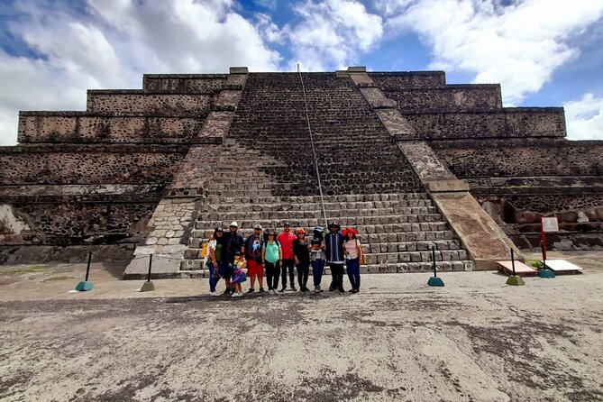 Balloon flight with private transportation and guided tour to Teotihuacán - Landing, Toast, and Flight Certificates