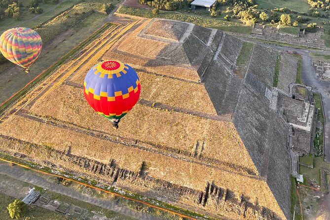 Balloon flight with pyramids tour and transportation from Mexico City - Check-in, coffee and cookies, and what happens before the balloon