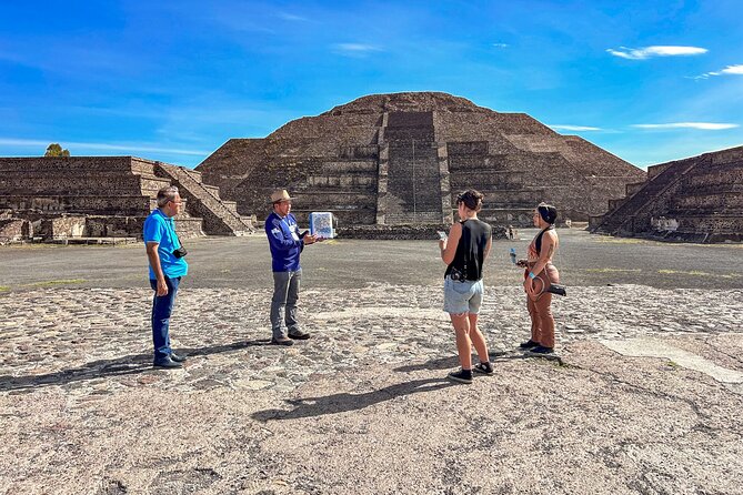 Balloon Flight with Teotihuacan & Guadalupe Shrine Full day Tour - Guadalupe Basilica: Old and New, with a guide who explains the why