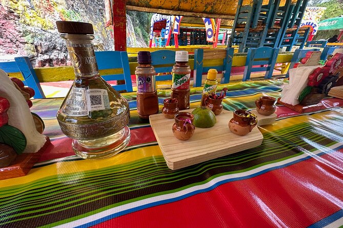 Boat tour in Mexico City with Live Guide with Food and Drinks - Stop at the Floating Gardens of Xochimilco: What to Expect