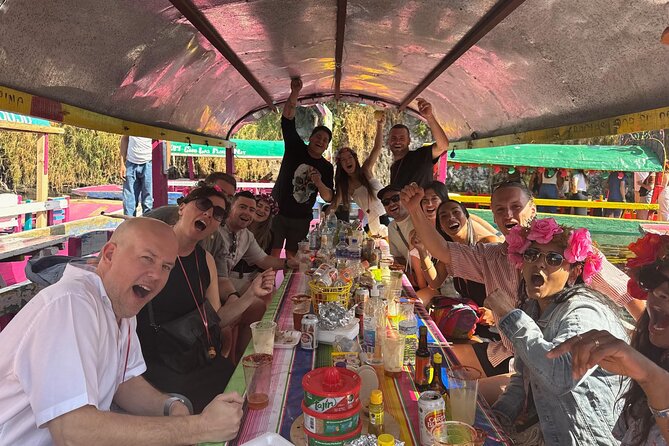 Boat tour in Mexico City with Live Guide with Food and Drinks - Food and Drinks: Unlimited Return-Ride Drinks and More Than Just Snacks