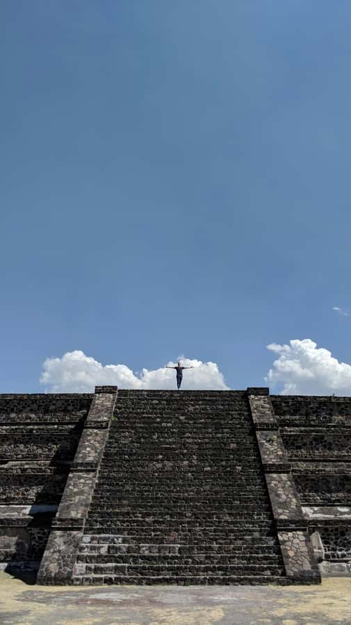 CDMX: Early visit to Teotihuacan - Pickup and the 1-Hour Coach Ride Out of CDMX