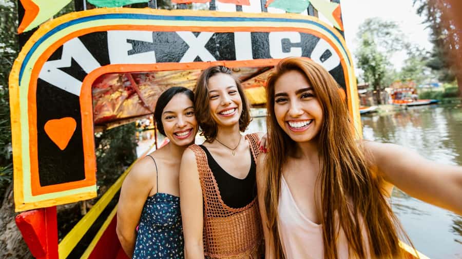 CDMX: Xochimilco Trajinera Party, Drinks, Mariachi & Tacos - Drinks and music: how the party actually runs