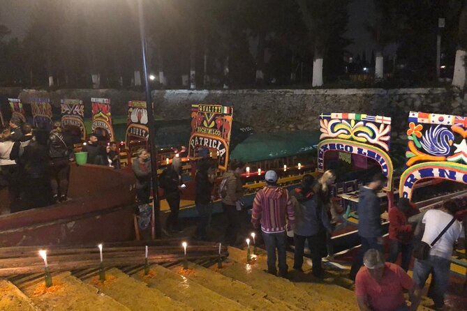 Day of the Dead Tour in Mexico City - Guides and group size: why your experience can vary