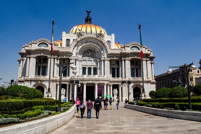 EXCLUSIVE TOUR to Palacio de Bellas Artes - small groups - Temporary Exhibitions: Extra Art If You Have a Few Minutes