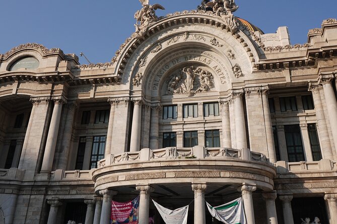 EXCLUSIVE TOUR to Palacio de Bellas Artes - small groups - Getting Oriented: Meeting at Av. Juárez and How the Tour Flows