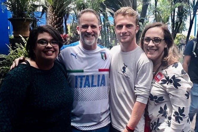 Frida Kahlo Tour with Admission Tickets - Small group (max 10): why your guide’s attention matters