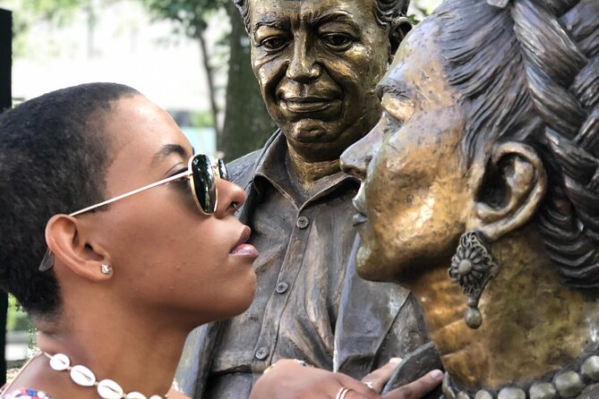 Frida Kahlo VIP [Museum Tickets Included] Walk, Markets & Churros - The guide makes it: English hosting and story-led context