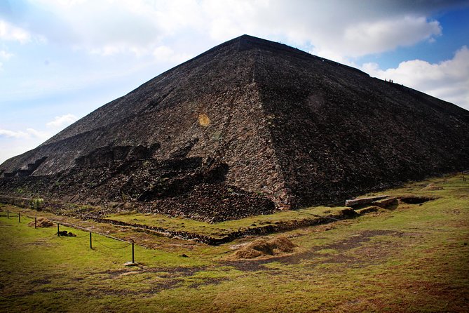 Full-Day Teotihuacan & Basilica Guadalupe Tour - Basilica de Santa Maria de Guadalupe: 1 Hour for Faith, Photos, and Crowd Flow