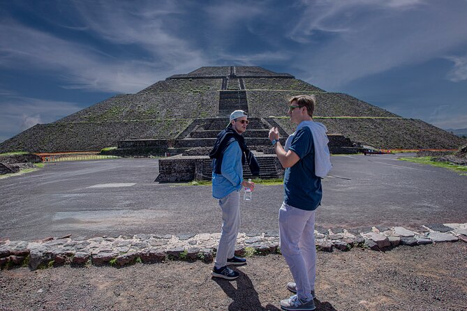 Guided tour in Teotihuacan + breakfast in Cueva + Transportation CDMX - Breakfast at La Cueva Teotihuacán: Food in a Natural Cave