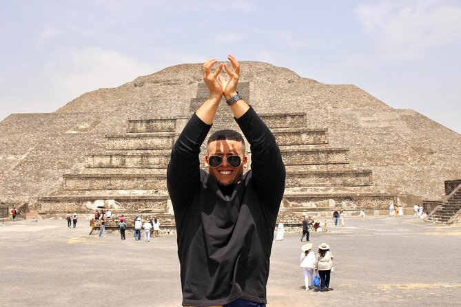 Guided Tour in Teotihuacan with Cave Breakfast and Transportation - Guided Teotihuacán: temples, murals, and the Pyramid of the Moon climb