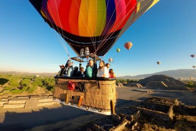 Hot Air Balloon Flight Teotihuacan With Pickup and Breakfast - Before takeoff: coffee, a light breakfast, and the cold morning reality