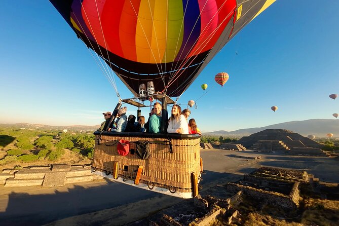 Hot Air Balloon Flight Teotihuacan With Pickup and Breakfast - Before takeoff: coffee, a light breakfast, and the cold morning reality