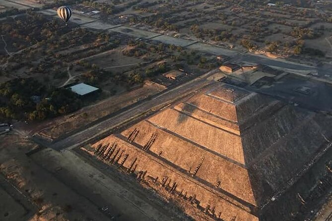 Hot air balloon from CDMX and Restaurant la Gruta (ORIGINAL) - Stop 1: San Juan Teotihuacan Balloon Flight (45 Minutes) in Real Life