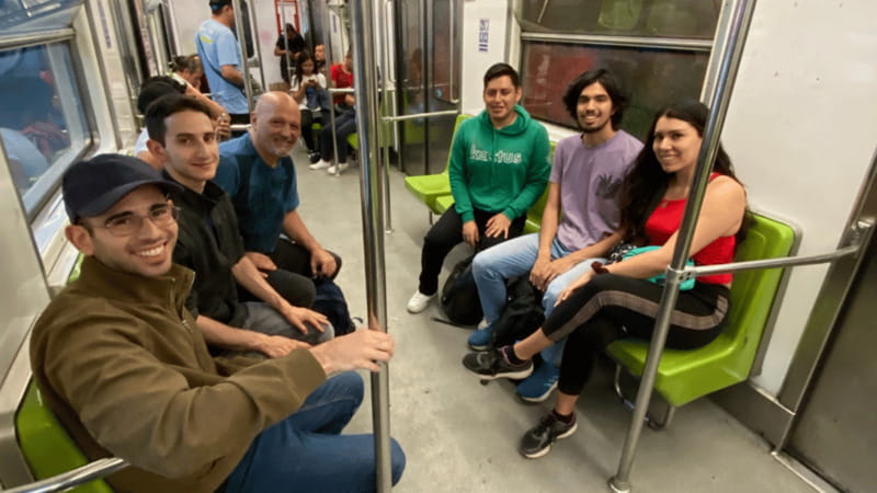 Iztapalapa: Cable Car Tour and Urban Art From the Heights - What to pack and what not to wear (this matters on the cable car)