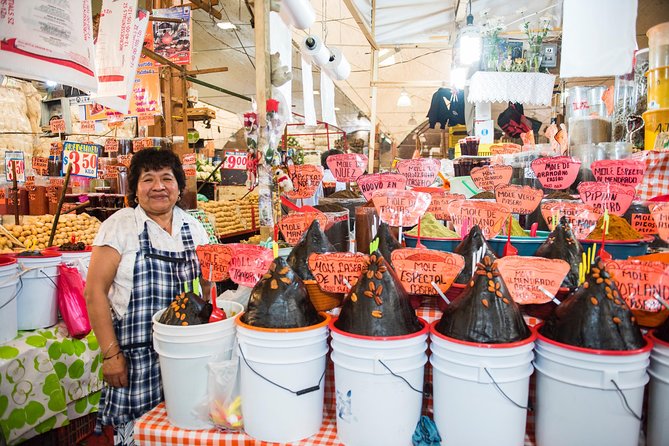 Journey Through La Merced - Stop 2: Centro Histórico stroll for cafés, bars, and street art