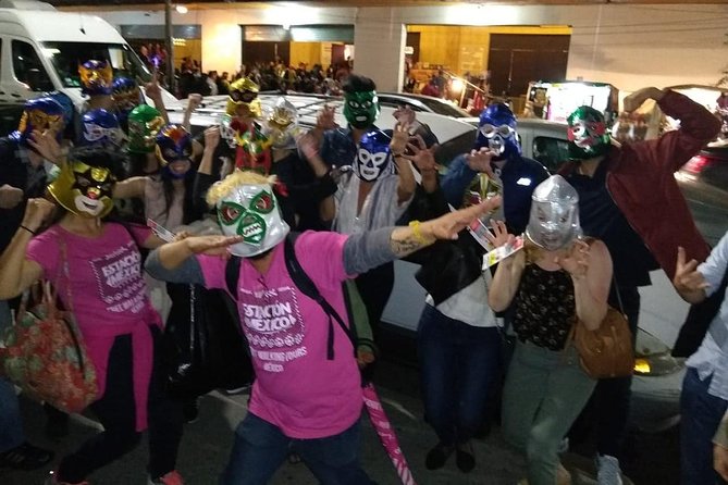 Lucha Libre Experience in Mexico City - Pulquería La Hija De Los Apaches: the warm-up that makes the wrestling make sense