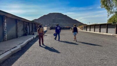 Mexico City: Afternoon Tour to Teotihuacan - Getting there: bus time, photo stop, and skipping the waiting game