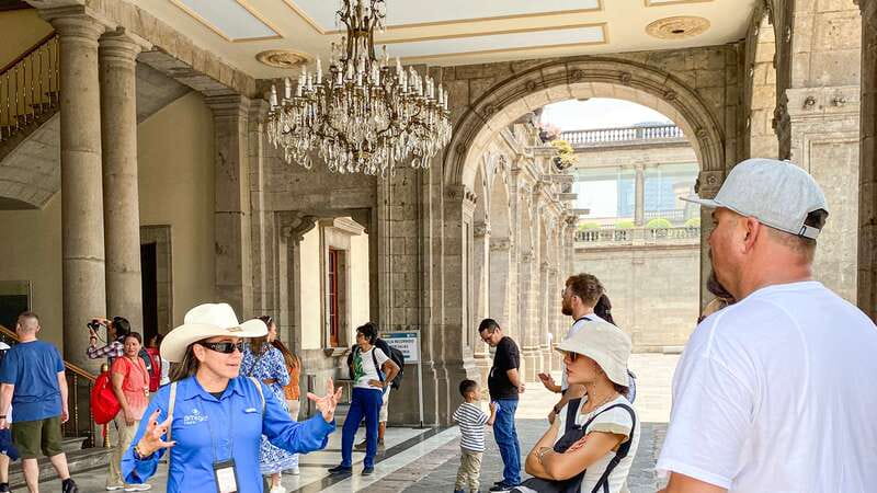 Mexico City: Chapultepec Castle and Anthropology Museum Tour - Walking time and the Avenida Grutas coffee stop