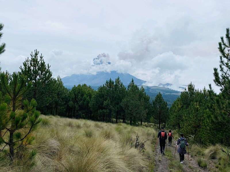 Mexico City: Guided Volcano Trek with Lunch - Guides, group size, and the difference between getting through and enjoying it