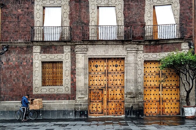 Mexico City: Hidden Markets, Street Food & Salsa-Making Tour - The salsa-making lesson: molcajete work and a huarache payoff