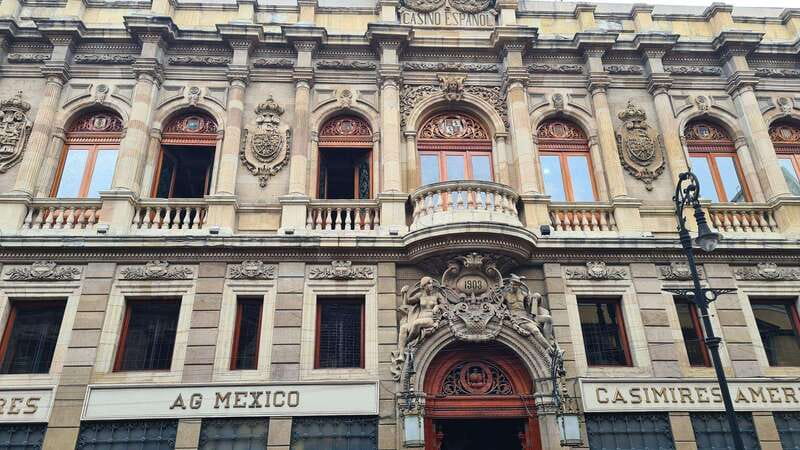 Mexico City: Historical walking tour of Tenochtitlan - Cortés’s lodgings at the Old Axayacatl Palace: early colonization in a real address