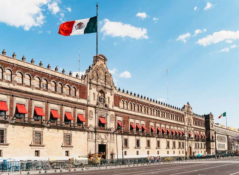 Mexico City: Hop-on Hop-off Bus Tour - Historic Downtown Route: Zócalo, Reforma, and the museums you can pair later
