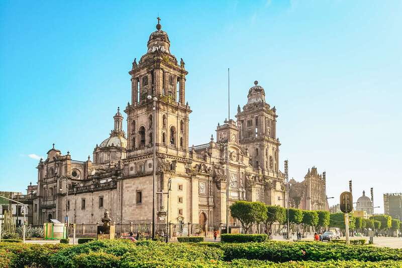 Mexico City: Hop-on Hop-off Bus Tour - South and Coyoacán Route: markets, UNAM energy, and Frida Kahlo logistics