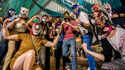 Mexico City: Lucha Libre Show, Walking Tour & Tequila - Meeting at Hostal Amigo and the timing that shapes your night
