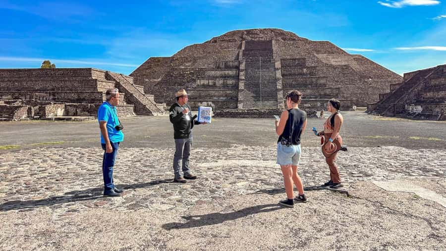 Mexico City: Teotihuacan, Tlatelolco & Guadalupe Shrine Tour - Guadalupe Shrine at the Basilica: cloak imagery, pilgrimage energy, and big feelings