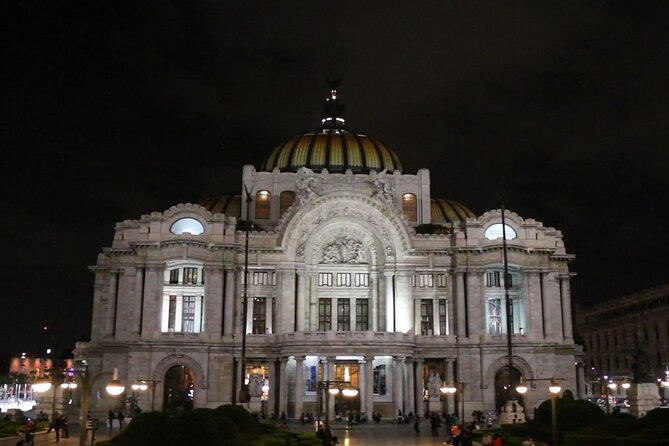 Night Tour of Mexico City Panoramic Ride on a Double-Decker Bus - Benito Juárez monument: neoclassic columns at night