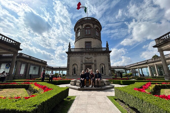 PRIVATE Tour Chapultepec Castle - A private guide like Jorge: questions, humor, and real context