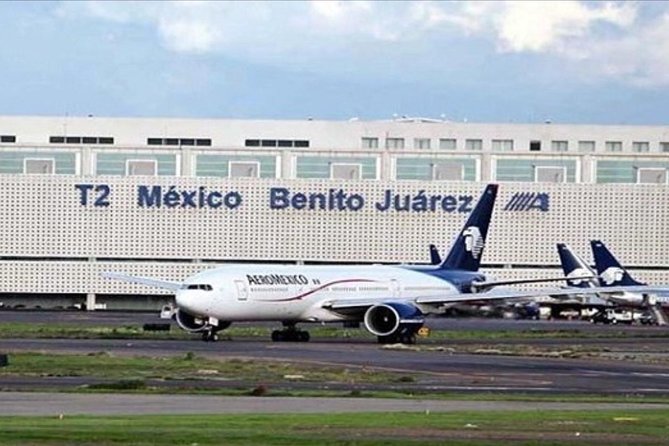 Private Transfer From Mexico City Airport to Downtown - Communication that saves time: flight tracking, photos, and WhatsApp-style updates