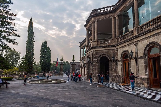 Private Walking Tour Anthropology Museum & Chapultepec Castle - Altar a la Patria: a fast history stop that actually pays off