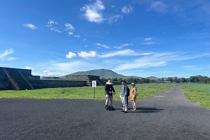 Pyramids of Teotihuacan Dawn (Tequila and Mezcal Tasting) - Midway pause: tequila, mezcal, and the break you’ll be glad you took