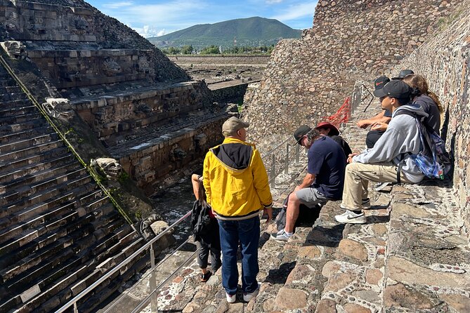 Pyramids of Teotihuacan Dawn (Tequila and Mezcal Tasting) - El Quetzal Artesanias: craft cooperative shopping with toilets and tastings