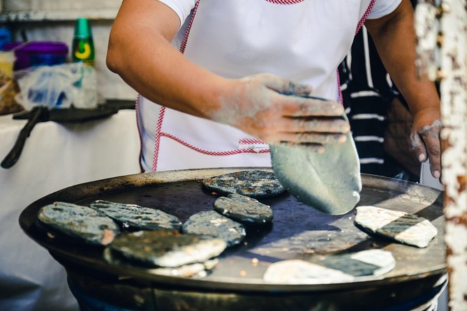 Street Food Tour with Friends - Key Highlights to Expect