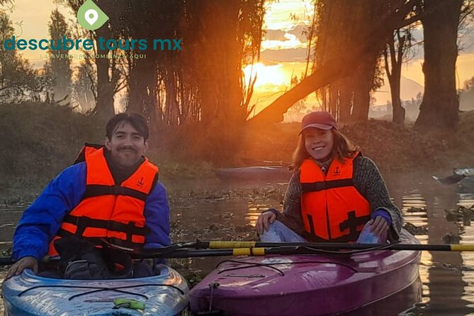 Sunrise Kayak Tour in Xochimilco - Group size and guides: why the vibe feels personal