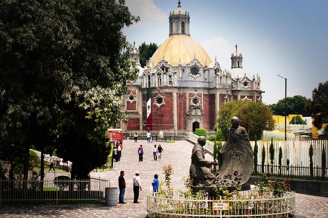 Teotihuacan & Basilica Guadalupe Tour with lunch - Teotihuacán: climbing the Sun and Moon pyramids