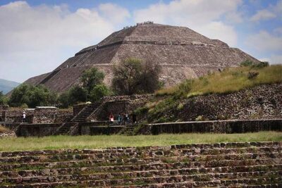 Teotihuacan & Basilica Guadalupe Tour with lunch - Basilica de Guadalupe on Tepeyac Hill: Juan Diego’s shroud and more