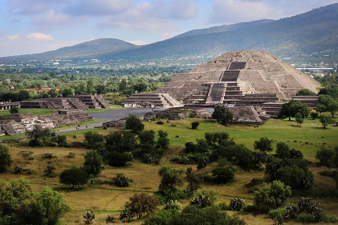 Teotihuacan & Basilica Guadalupe Tour with lunch - Price, group size, and getting comfortable in the van