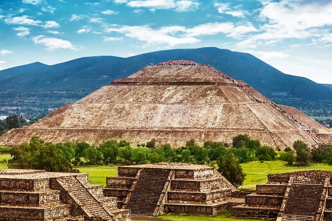 Teotihuacan & Guadalupe Shrine + Xochimilco, Coyoacán & Frida Kahlo Combo Tour - Why this 2-day combo tour makes sense in Mexico City