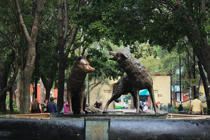Teotihuacan & Guadalupe Shrine + Xochimilco, Coyoacán & Frida Kahlo Combo Tour - Frida Kahlo Museum: why the extra hour is the payoff